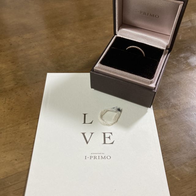 【アイプリモ(I-PRIMO)の口コミ】 シンプルでも華やかでとても気に入っています。結婚指輪はダイヤが浮き出…
