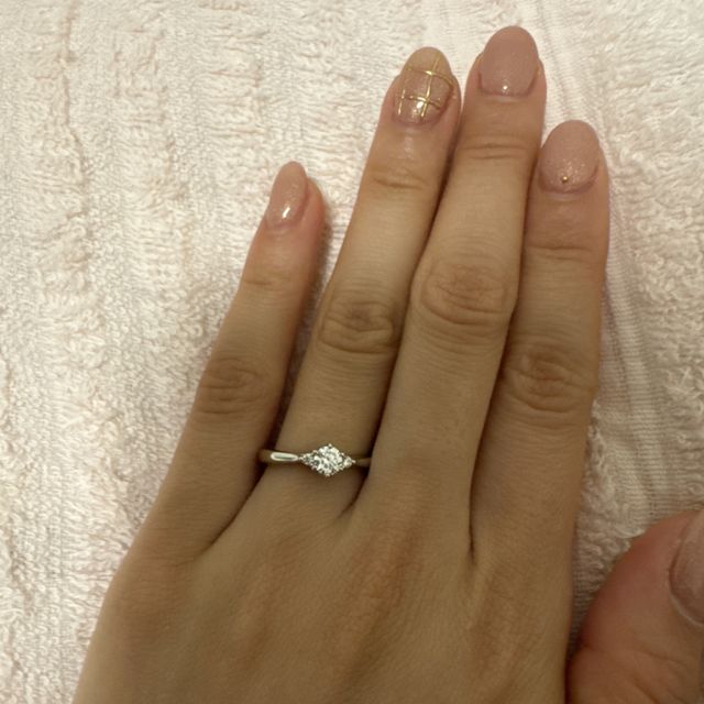 【アイプリモ(I-PRIMO)の口コミ】 普段使いしやすいダイヤが埋め込まれているデザインで、高さはあまりない…