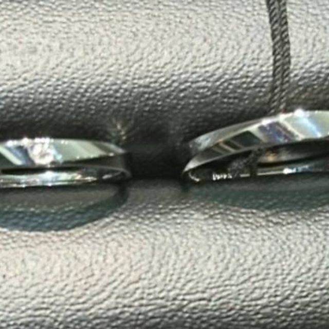 【ラザール ダイヤモンド(LAZARE DIAMOND)の口コミ】 珍しいねじれたデザインに惹かれ試着しました。太めでしっかりしているの…