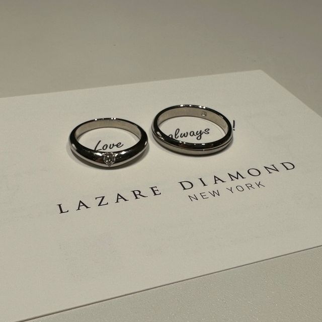 【ラザール ダイヤモンド(LAZARE DIAMOND)の口コミ】 新郎用にはジュリアードPR、新婦用にはベルビューPRを選びました。
各々の…