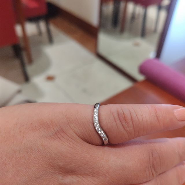 【I's stone(アイズストーン)の口コミ】 普段、指輪をつけないので、指に違和感のないものを探していました。
アイ…