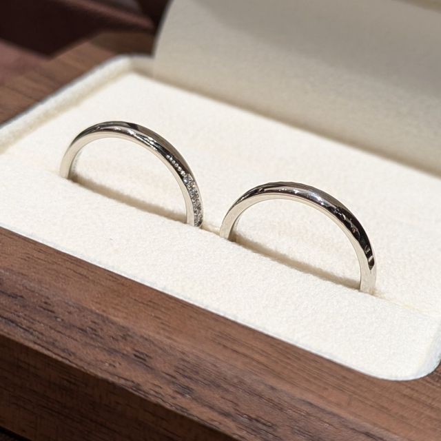 【TANZO.(鍛造指輪)の口コミ】 槌目とプラチナの組み合わせが良く、より輝いて見えます。また、鍛造製法…