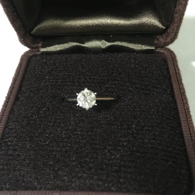 【銀座ダイヤモンドシライシの口コミ】 幼い頃からずっと憧れていたダイヤモンドのリングで、とにかく感無量とい…