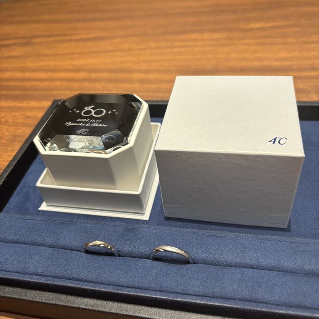 【4℃ BRIDAL(ヨンドシーブライダル)の口コミ】 デザイン性が良かった。とても選択肢が多い。そして、ケースなどに刻印を…