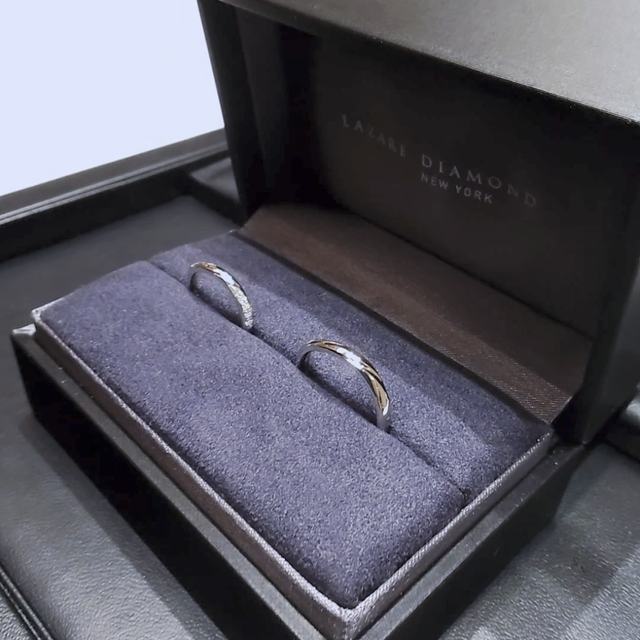 【ラザール ダイヤモンド(LAZARE DIAMOND)の口コミ】 今回はショアという結婚指輪は購入しました。
寄せては返す波のような、永…