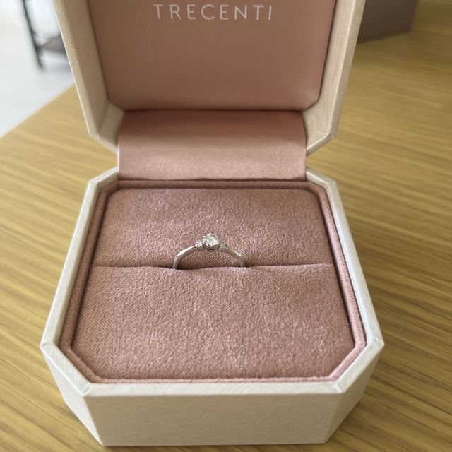 【TRECENTI(トレセンテ)の口コミ】 デザインの独自性の高さが決め手でした。他とかは違うダイヤモンドを浮か…