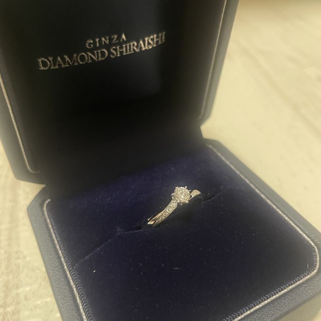 【銀座ダイヤモンドシライシの口コミ】 日本人の指は付け根の水かけ面積が多いと聞き、指輪が自ずと斜めになりが…