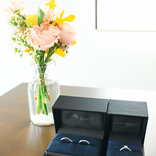 【ラザール ダイヤモンド(LAZARE DIAMOND)の口コミ】 少しVの字にカーブしているため、指が綺麗に細長くみえるところがお気に入…