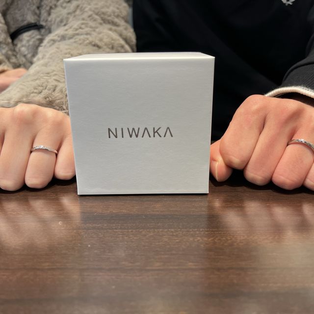 【俄(にわか)の口コミ】 華奢で指が綺麗に見えるところがめちゃめちゃオススメです。やはり女性目…