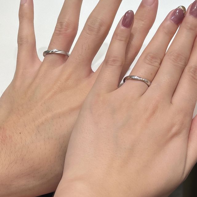 【ヴァンドーム青山(VENDOME AOYAMA)の口コミ】 ウェーブの形の指輪を選びました。
理由としてはシンプルすぎないことと、…