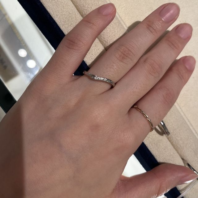 【ヴァンドーム青山(VENDOME AOYAMA)の口コミ】 斜めにダイヤが連なっている指輪を探していたので、デザインがピッタリで…