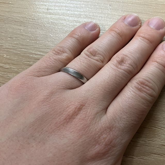 【ヴァンドーム青山(VENDOME AOYAMA)の口コミ】 キラキラしすぎないマット加工。スーツにも私服にもどんな場面にも合わせ…