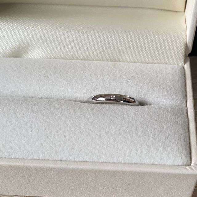 【Timeless ones Lovers(タイムレスワンズラバーズ)の口コミ】 シンプルなデザインにしたので毎日つけやすく気に入っています。ダイヤが…