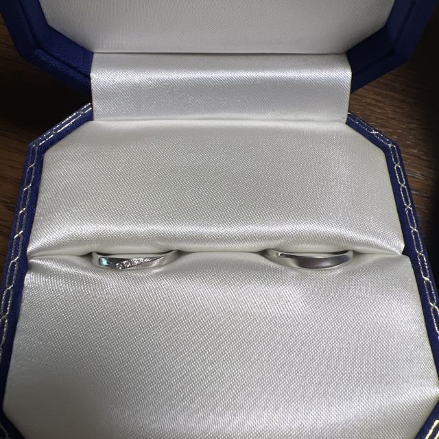 【ヴァンドーム青山(VENDOME AOYAMA)の口コミ】 付け心地がよい。色を他社と比べて銀の色がきれいだった。ダイヤがでっぱ…