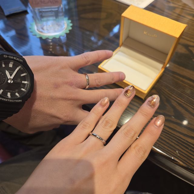 【ケイウノ ブライダル(K.UNO BRIDAL)の口コミ】 さりげないデザインですが、私がゴールド、主人がシルバーが好きなのでふ…