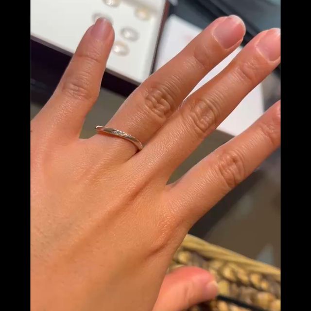 【杢目金屋(もくめがねや)の口コミ】 木目が素敵。
木目の色の種類も選べる。
その為彼がブルベで私がイエベで…