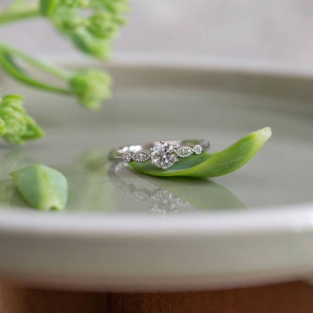 【Cayof(カヨフ)の口コミ】 金属アレルギーが若干あるので素材はプラチナにしました。デザインはお互…