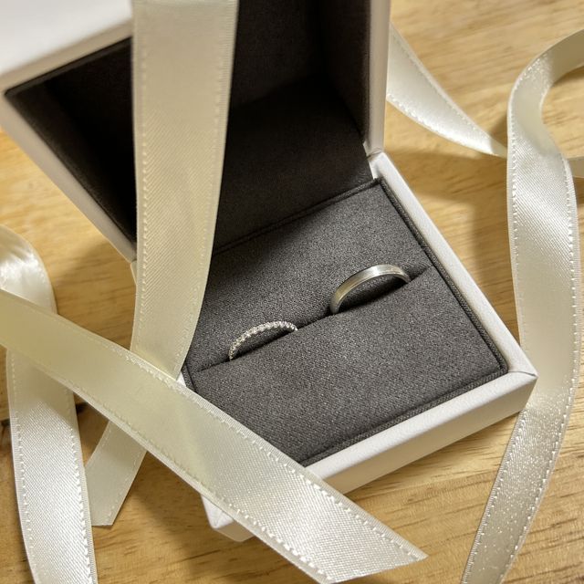 【ECRIN(エクラン)の口コミ】 デザインがシンプルすぎず派手すぎず、理想的です。お互いに色感、質感も…