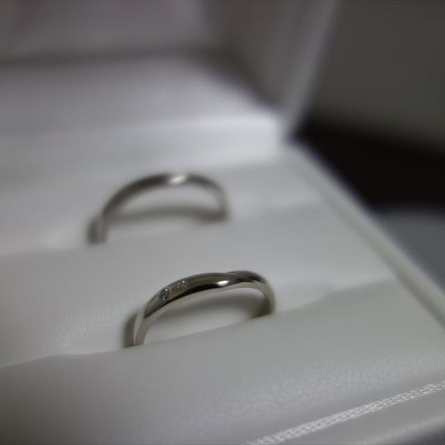 【CAFERING(カフェリング)の口コミ】 ややV字を描くようなデザインが特に好きで、そういったシリーズの中から検…