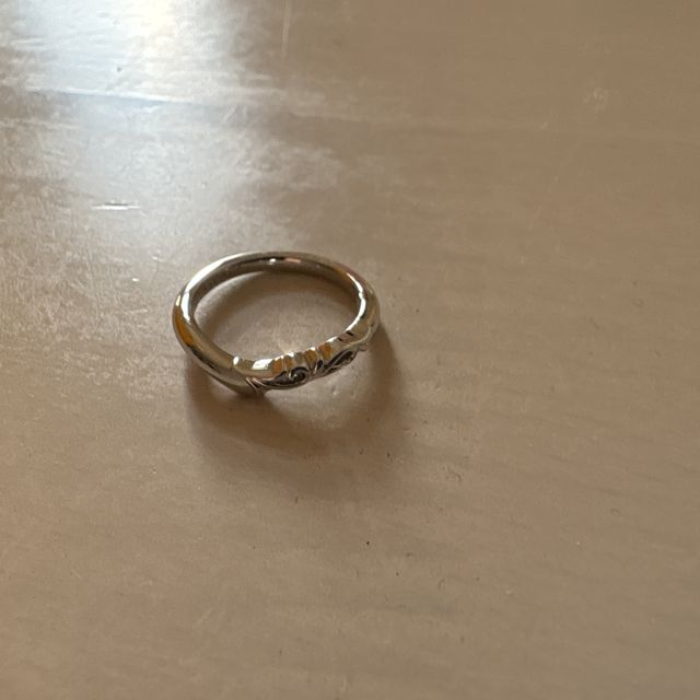 【ケイウノ ブライダル(K.UNO BRIDAL)の口コミ】 デザイン重視で探していて、1番いいなと思い店舗に行き、即購入。シンプル…