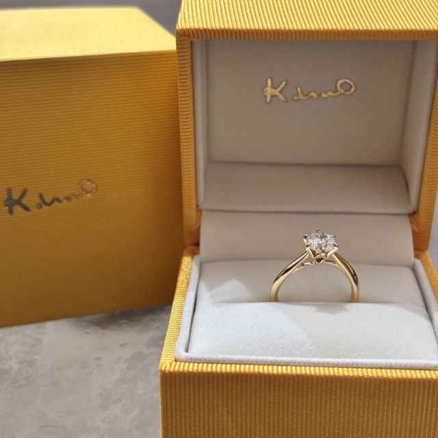 【ケイウノ ブライダル(K.UNO BRIDAL)の口コミ】 曲線でひねりのあるタイプが指がすっきり見えるので好きだったのと、母か…