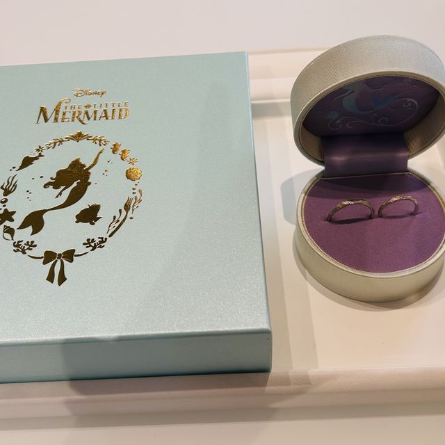 【Disney The Little Mermaid（ディズニー リトル・マーメイド）の口コミ】 細身のデザインで指がきれいに見えるところが気に入りました。また、斜め…