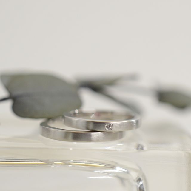 【CRAFY(クラフィ)の口コミ】 一生身につけるものということでプラチナを選択しました。シンプルで、光…