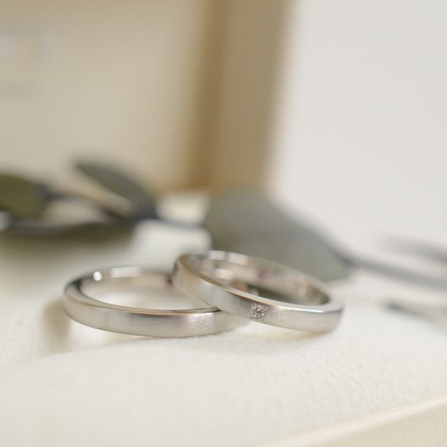 【CRAFY(クラフィ)の口コミ】 一生身につけるものということでプラチナを選択しました。シンプルで、光…