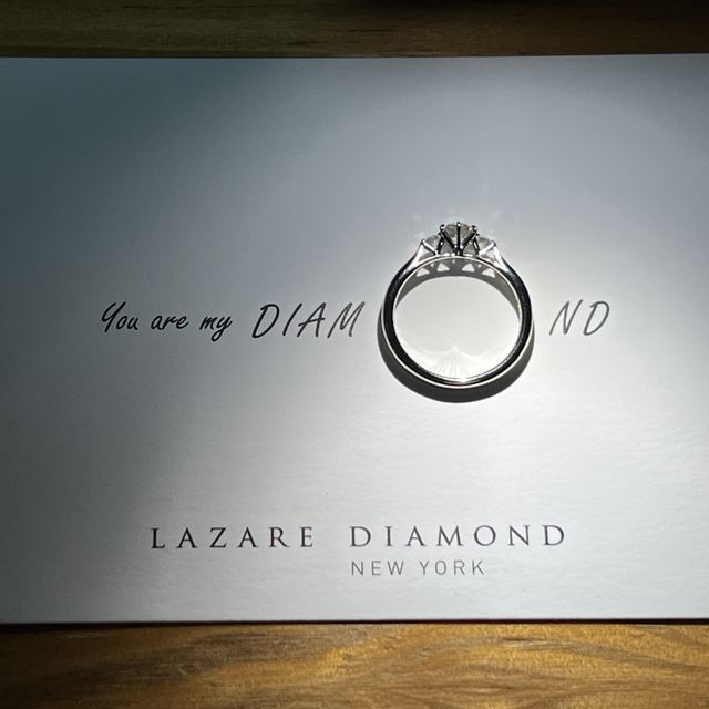 【ラザール ダイヤモンド(LAZARE DIAMOND)の口コミ】 横から見た時のデザインがとても綺麗で一目惚れしました！
ラザールダイヤ…