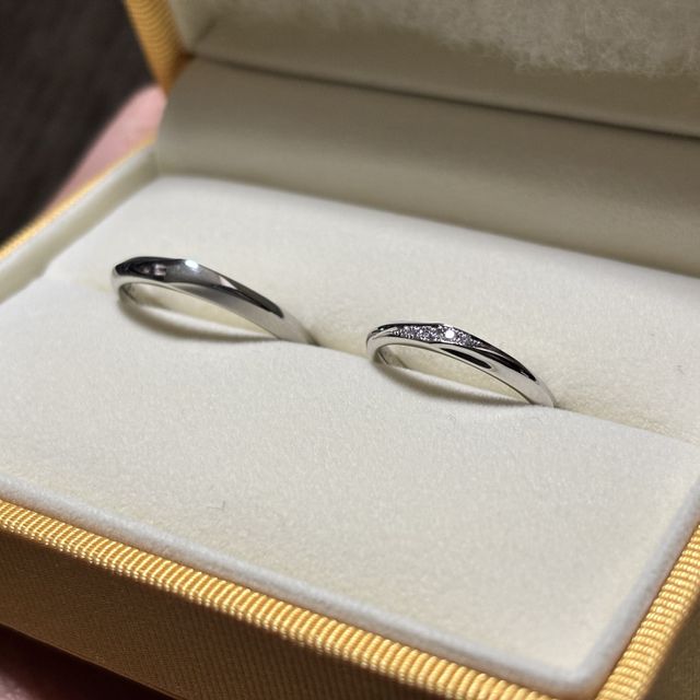 【ケイウノ ブライダル(K.UNO BRIDAL)の口コミ】 指輪はシンプルなデザインがよかったので、フォルテのストレートラインに…