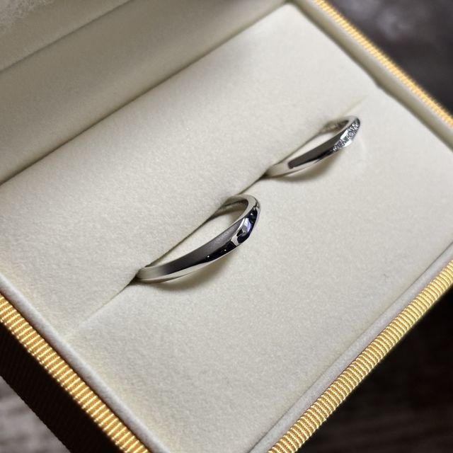 【ケイウノ ブライダル(K.UNO BRIDAL)の口コミ】 指輪はシンプルなデザインがよかったので、フォルテのストレートラインに…