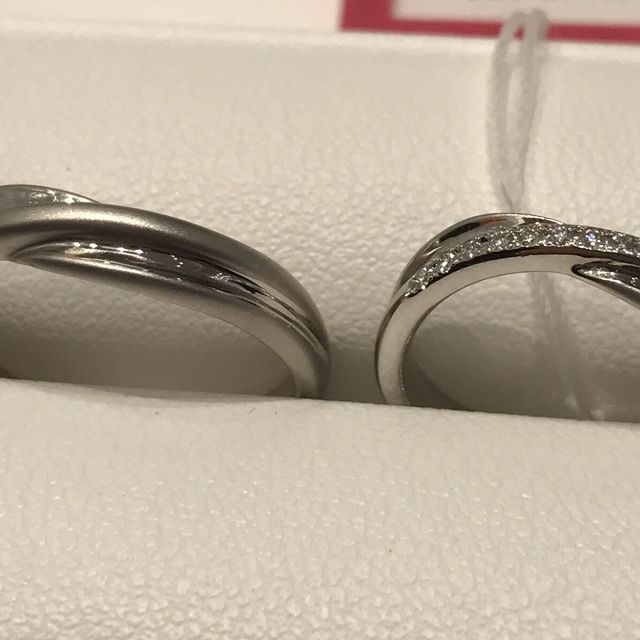 【SONARE(ソナーレ)の口コミ】 他に見た事ない、流れるような流線とそれに挟まるように輝くダイヤモンド…