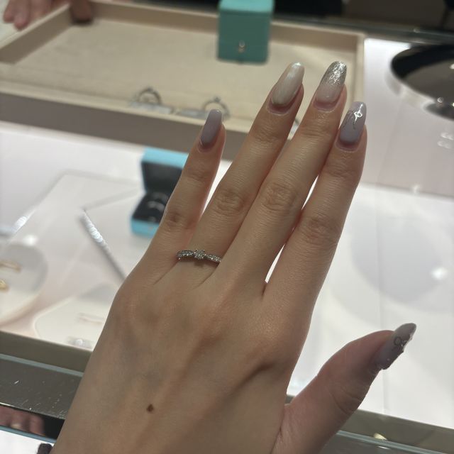 【ティファニー(Tiffany & Co.)の口コミ】 ハーフエタニティになっているデザインで探しており、こちらを試着しまし…