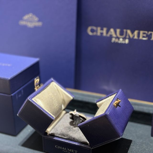 【ショーメ(CHAUMET)の口コミ】 他ブランドよりもダイヤの輝きに白っぽさ、クリアっぽさがあり(ショーメの…