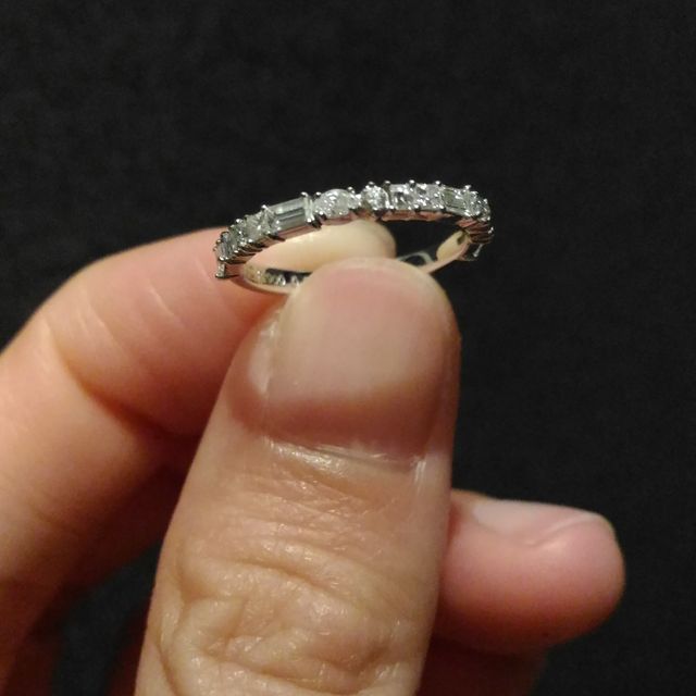 【AHKAH(アーカー)の口コミ】 華奢な造りと、色んな形にカットされたダイヤの可愛らしさに惹かれて購入…