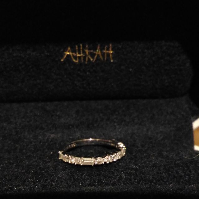 【AHKAH(アーカー)の口コミ】 華奢な造りと、色んな形にカットされたダイヤの可愛らしさに惹かれて購入…