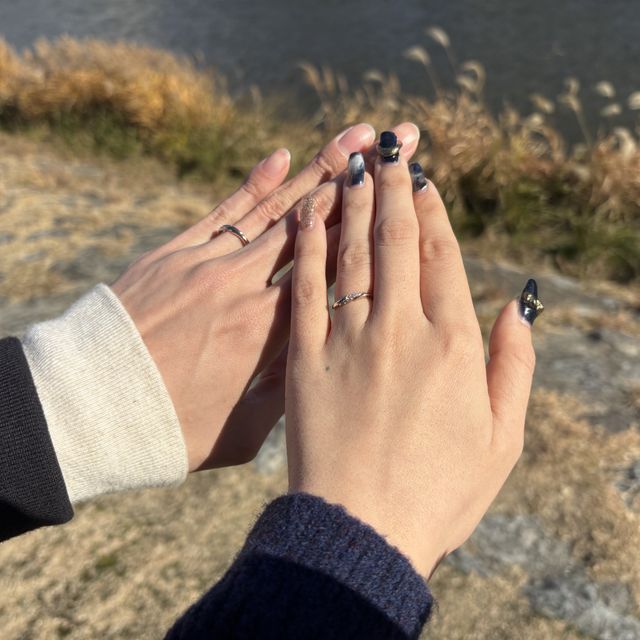 【ケイウノ ブライダル(K.UNO BRIDAL)の口コミ】 ウェーブでプラチナとピンクゴールドが入っています。締め付け感もなく、…