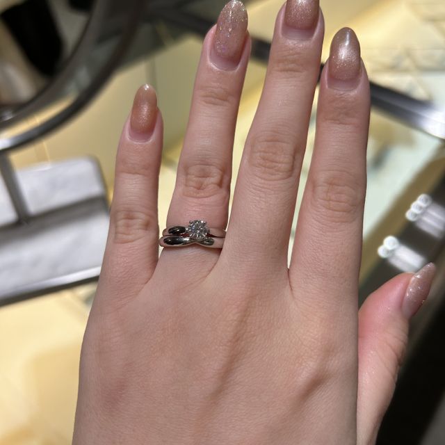 【ティファニー(Tiffany & Co.)の口コミ】 ウェブサイトで拝見して気になっていたハーモニーを結婚指輪と婚約指輪の…