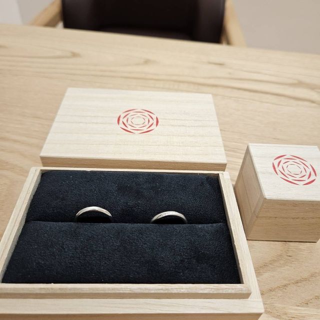 【出雲結(いずもゆい)の口コミ】 滑らかな曲線が美しいリングをベースとしており、風をモチーフにしたデザ…