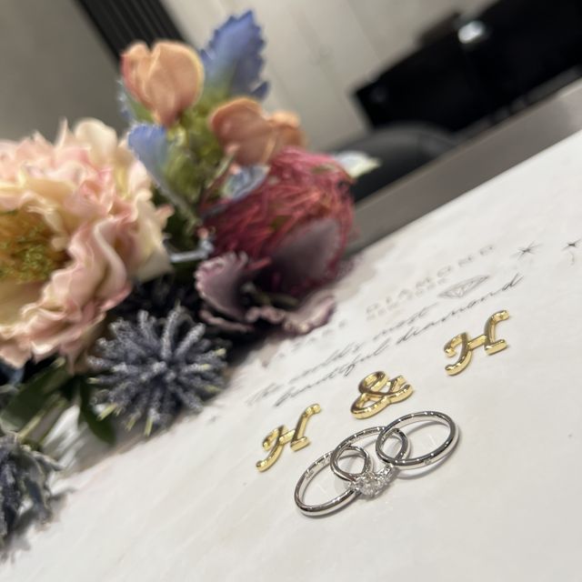 【ラザール ダイヤモンド(LAZARE DIAMOND)の口コミ】 デザインに惚れた
いろんな店舗を回って見てたけどこのお店の指輪が2人に…