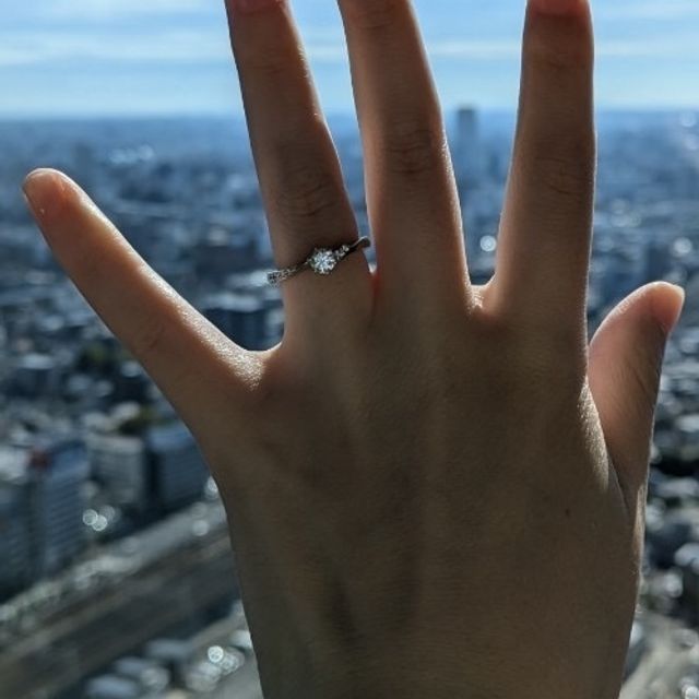 【アイプリモ(I-PRIMO)の口コミ】 指輪（アンドロメダ）には、メインのダイアモンド以外にも側面に小さなダ…