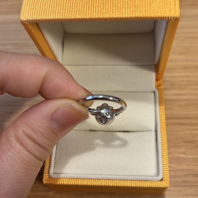 【ケイウノ ブライダル(K.UNO BRIDAL)の口コミ】 担当の方とデザイナーさんにパールをメインにしたい事、ダイヤモンドを両…