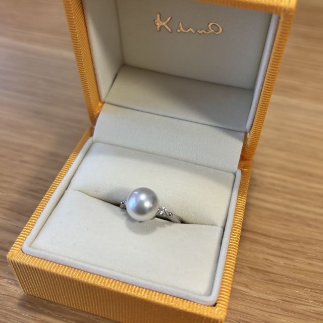 【ケイウノ ブライダル(K.UNO BRIDAL)の口コミ】 担当の方とデザイナーさんにパールをメインにしたい事、ダイヤモンドを両…