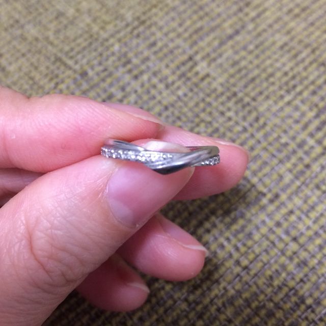 【STAR JEWELRY(スタージュエリー)の口コミ】 色々な店のカタログを見て候補を出して、お店で試着して決めました。
まず…