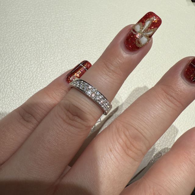 【アイプリモ(I-PRIMO)の口コミ】 幅が3.9ミリとボリューム感あり、ダイヤもたくさん使われているのでキラキ…