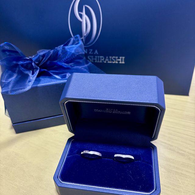 【銀座ダイヤモンドシライシの口コミ】 結婚指輪を購入するにあたり、三店舗を見て周り、複数のブランドを試着し…