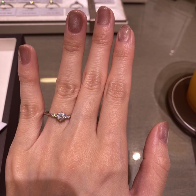 【アイプリモ(I-PRIMO)の口コミ】 指輪のテイストはシンプルだけどダイヤモンドが輝くものを探していました…