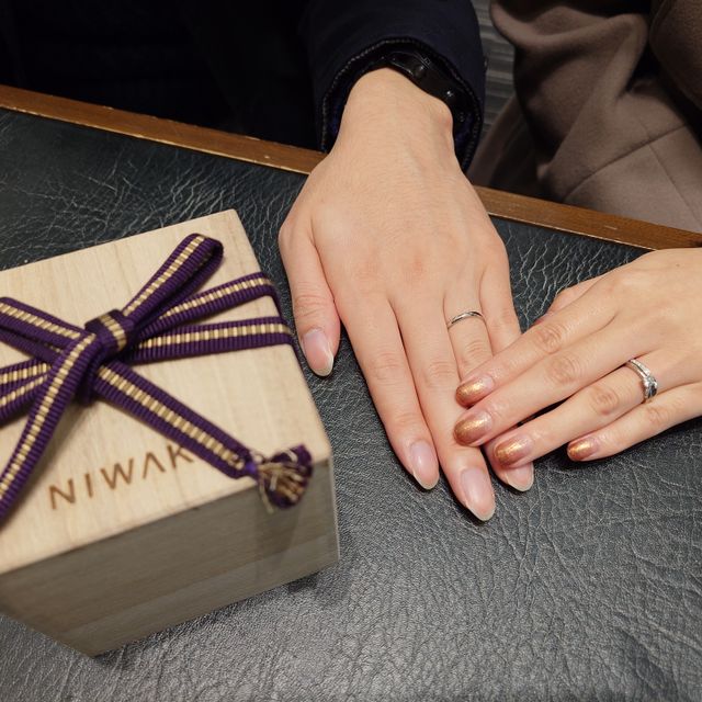 【俄(にわか)の口コミ】 購入した婚約指輪に大満足です。
デザインが本当に素晴らしく、セットリン…