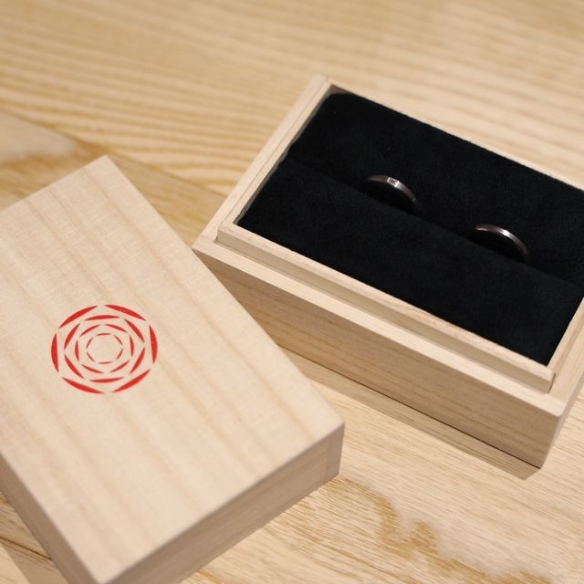 【出雲結(いずもゆい)の口コミ】 女性用は「想結」というデザインを選びました。ダイヤモンドが一つ埋め込…