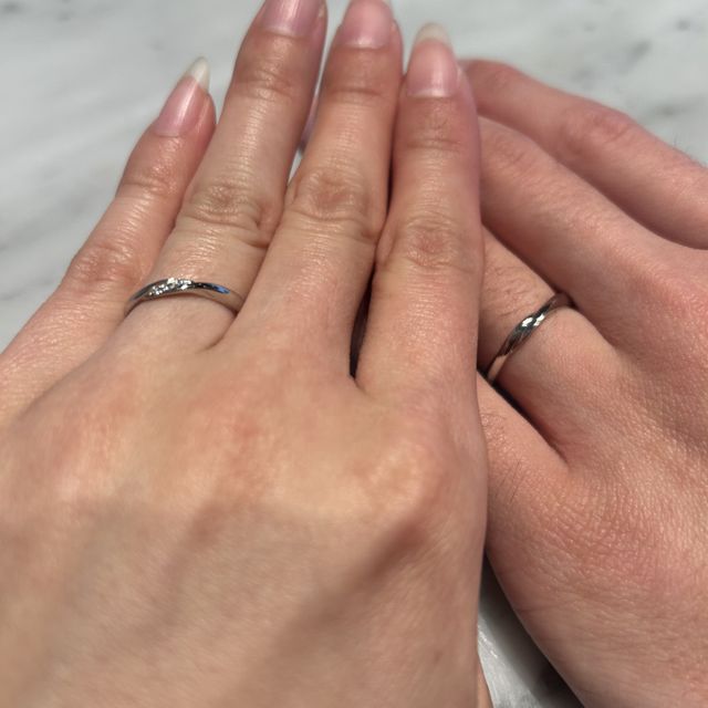 【ENUOVE(イノーヴェ)の口コミ】 ウェーブになっているデザインがとっても気に入っています。相手の指輪も…